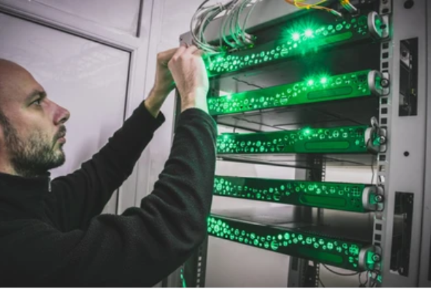 Datacenter engineer in Ashburn, VA installing a web appliance.