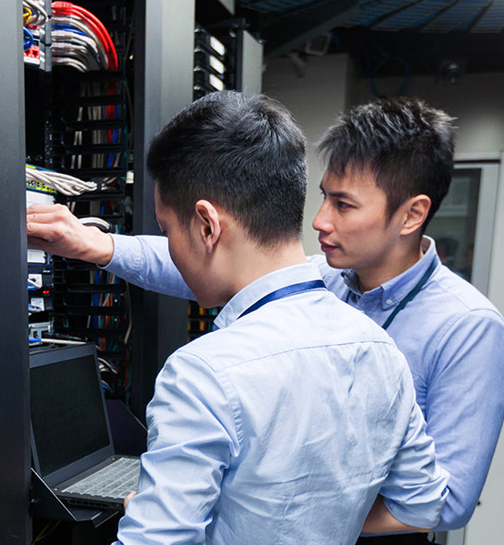 Two Smart Hands technicians in Los Angeles